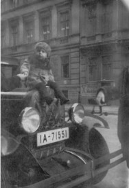 Museums Offer Teacher Workshop Series on the Holocaust