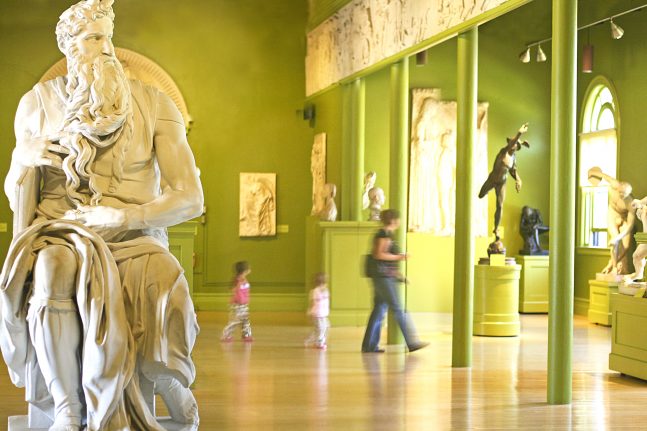 Moses sculpture with family in the background