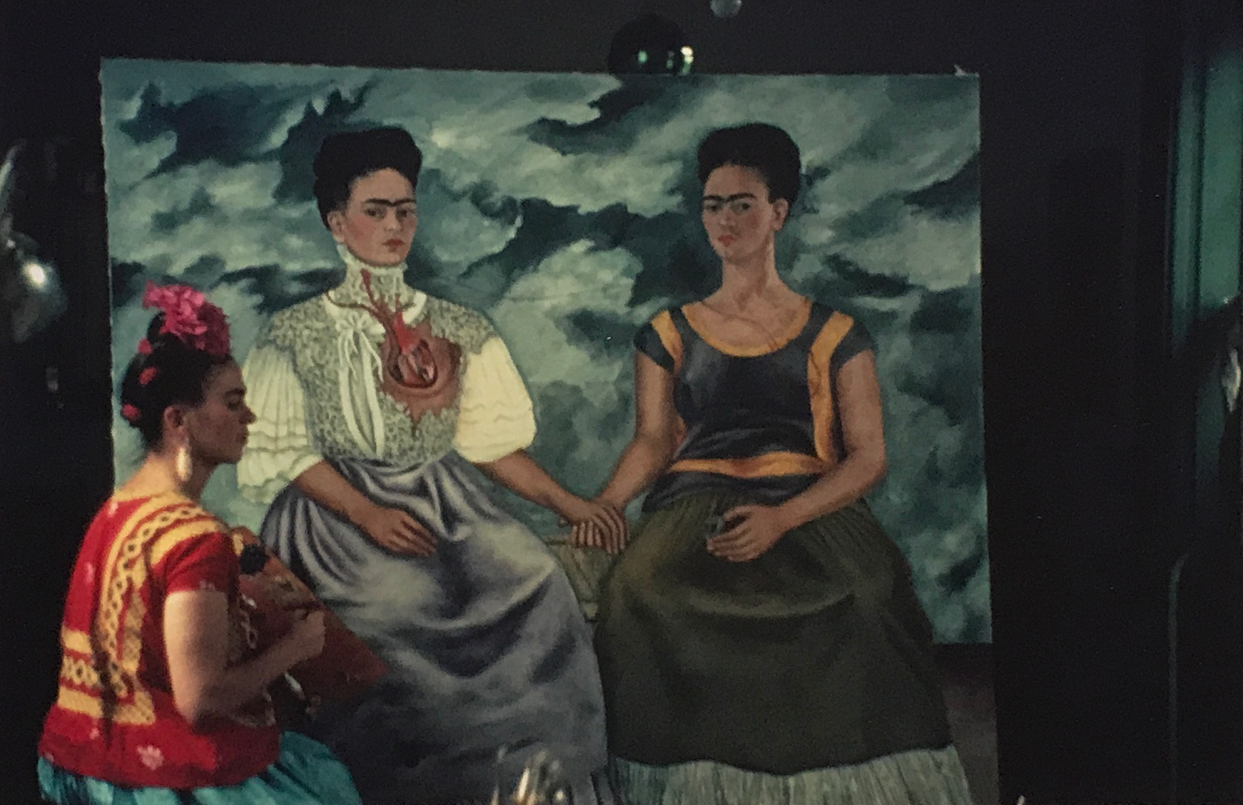 Nicklas Muray, Frida Kahlo painting “Las Dos Fridas (The Two Fridas)”, Photograph, private Collection